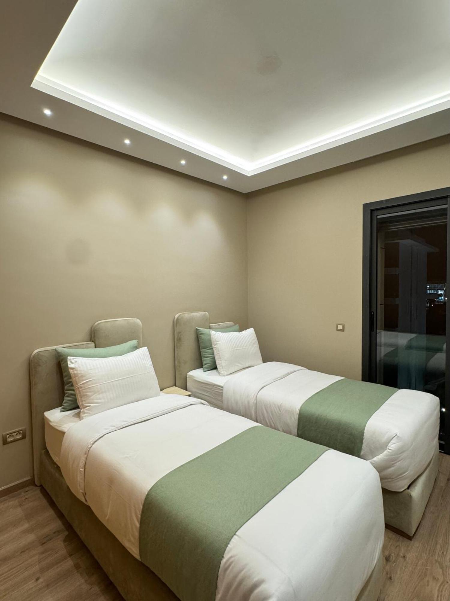 Apartment Minimalist Escape - Between Agdal Station & Corniche *
