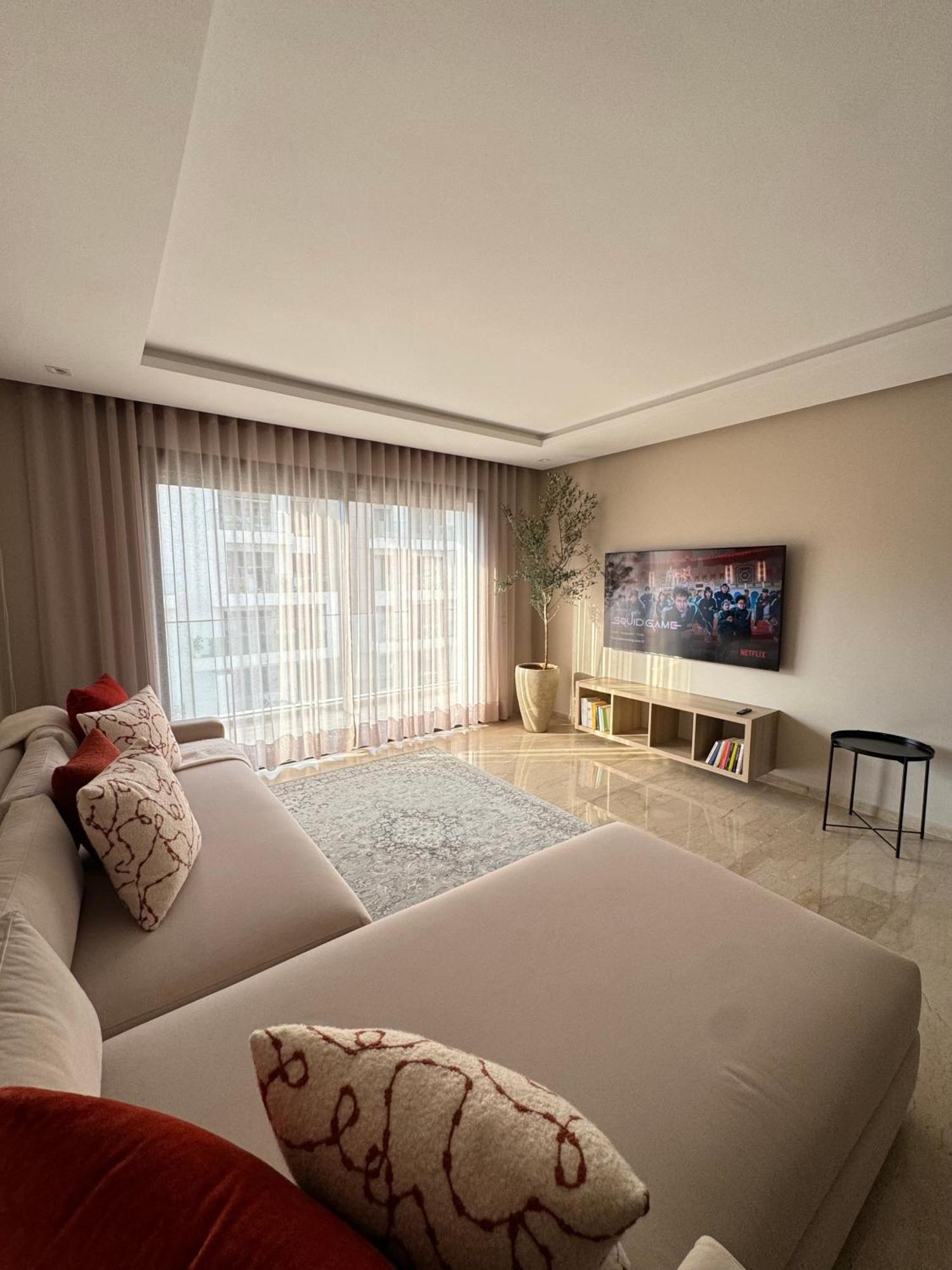 Apartment Minimalist Escape - Between Agdal Station & Corniche *